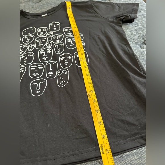 NWOT Women’s Large black printed with tee artistic faces - Picture 4 of 4